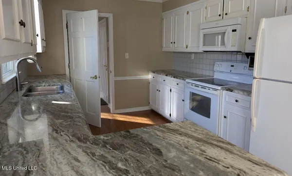 $325,000 | 51 West Lake Lee Road, Greenville, MS 38701