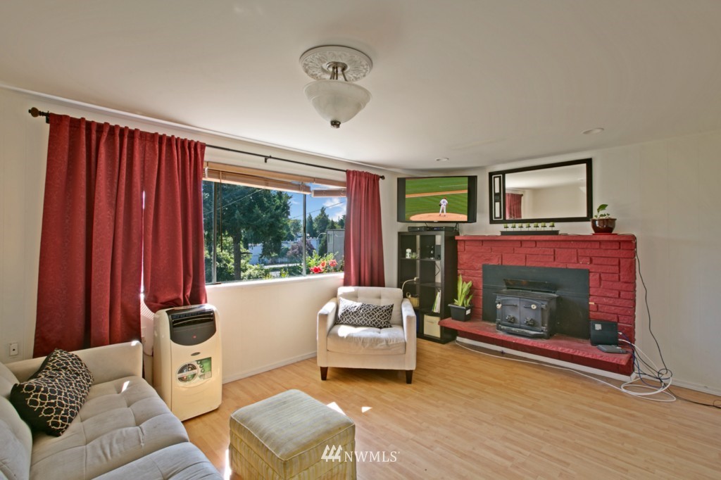 210 Northwest 2nd Street Renton, WA 98057 - Photo 2 of 7