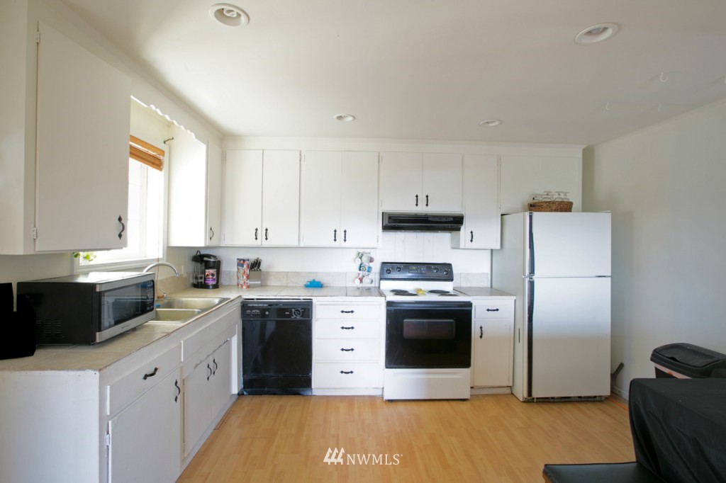 210 Northwest 2nd Street Renton, WA 98057 - Photo 3 of 7