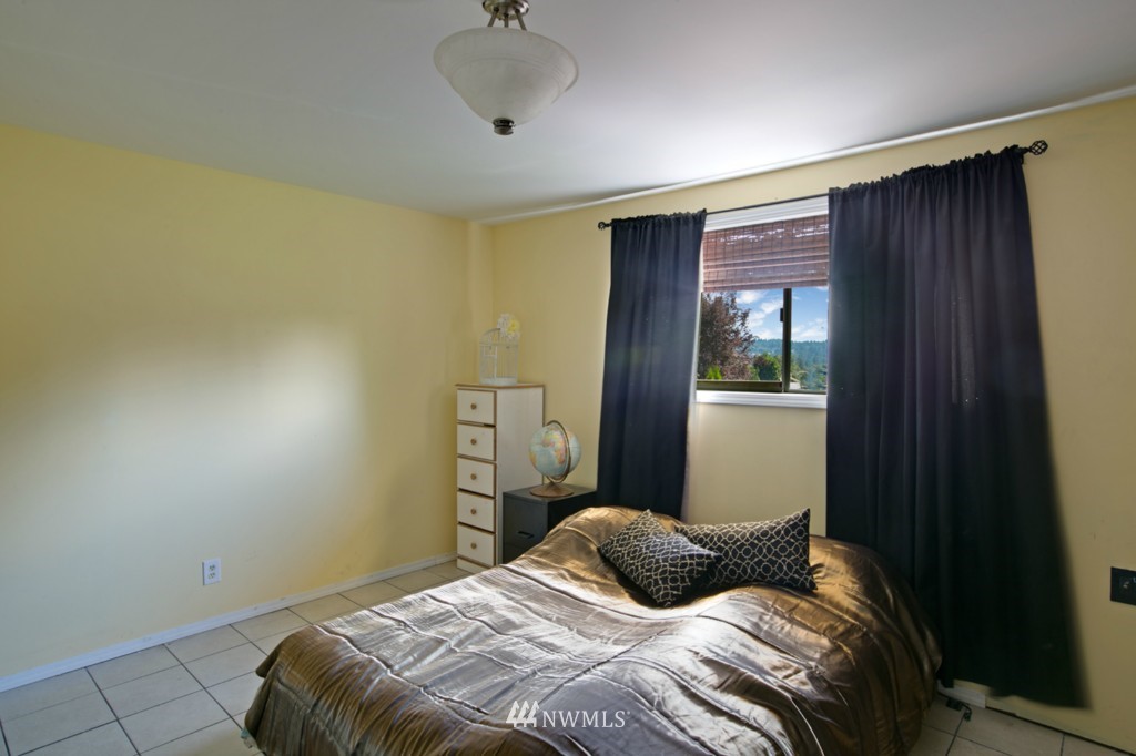 210 Northwest 2nd Street Renton, WA 98057 - Photo 4 of 7