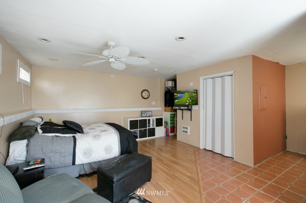 210 Northwest 2nd Street Renton, WA 98057 - Photo 6 of 7