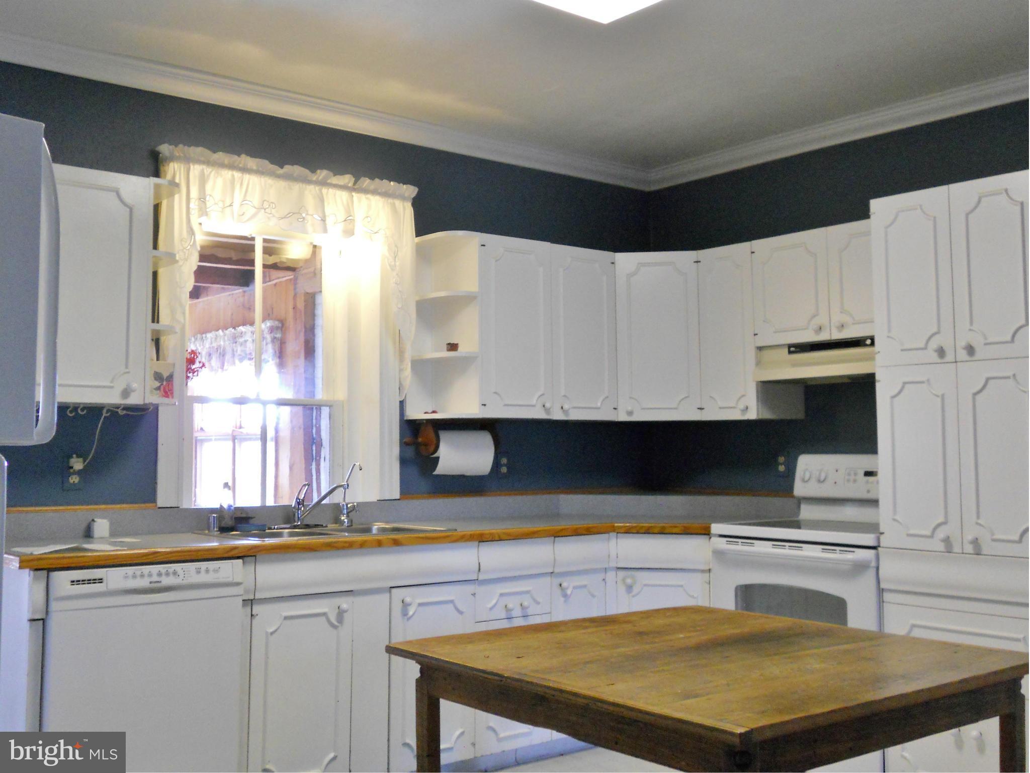 174 Warm Springs Road Winchester, VA 22603 - Photo 2 of 30 Kitchen