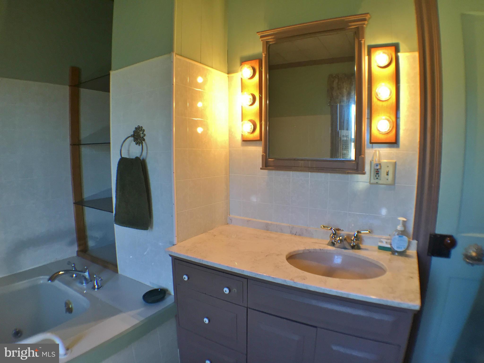 174 Warm Springs Road Winchester, VA 22603 - Photo 20 of 30 Bath