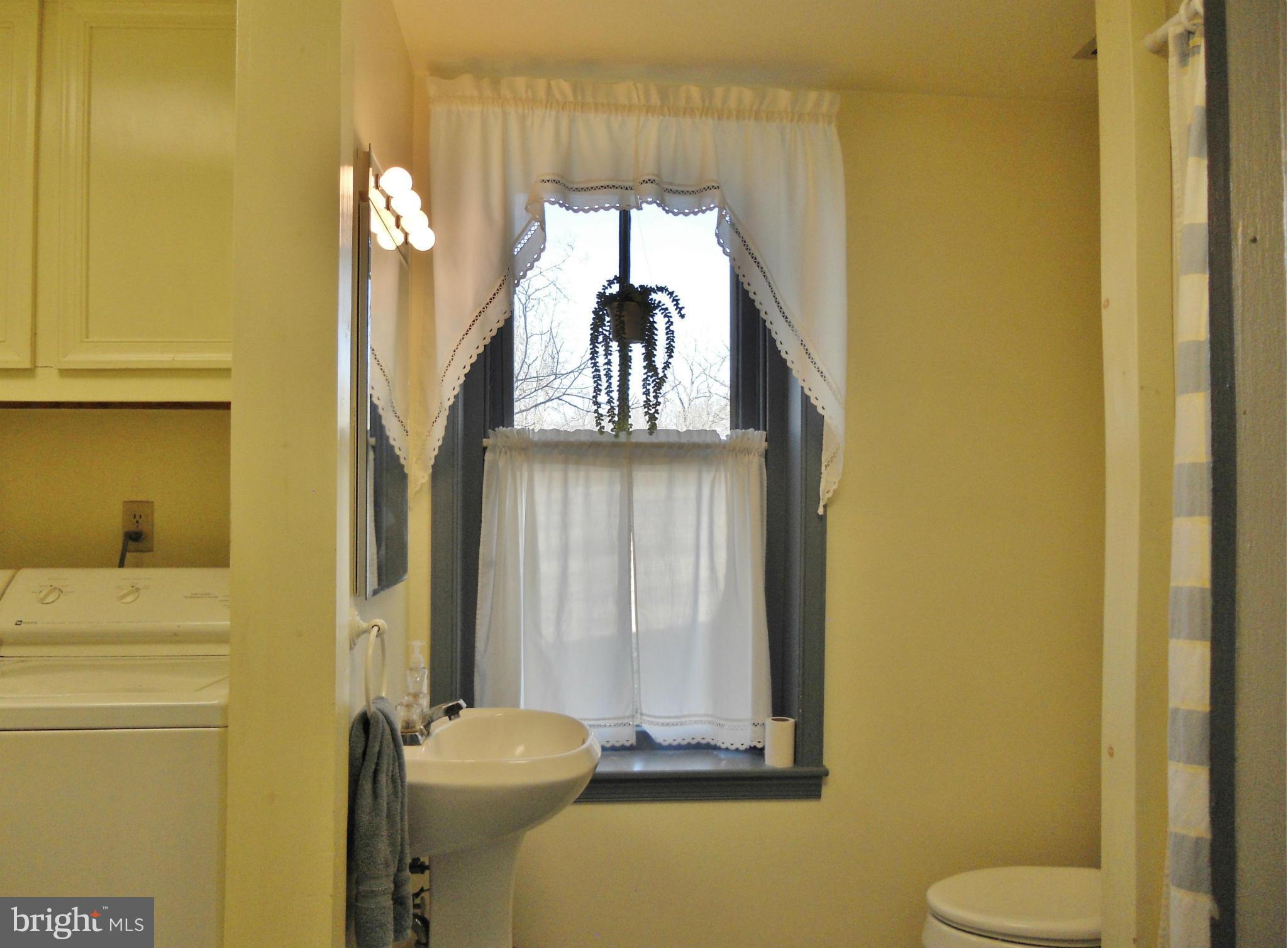 174 Warm Springs Road Winchester, VA 22603 - Photo 10 of 30 Bath