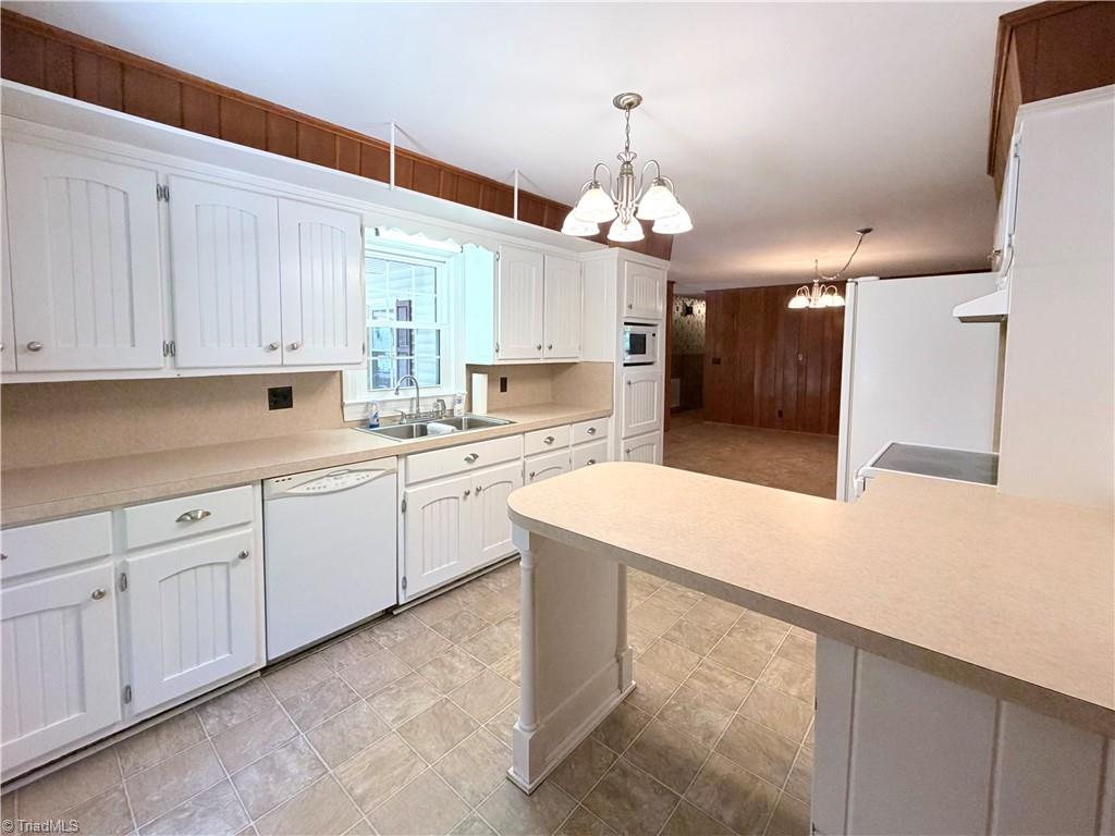 176 West Robin Road Elkin, NC 28621 - Photo 12 of 25