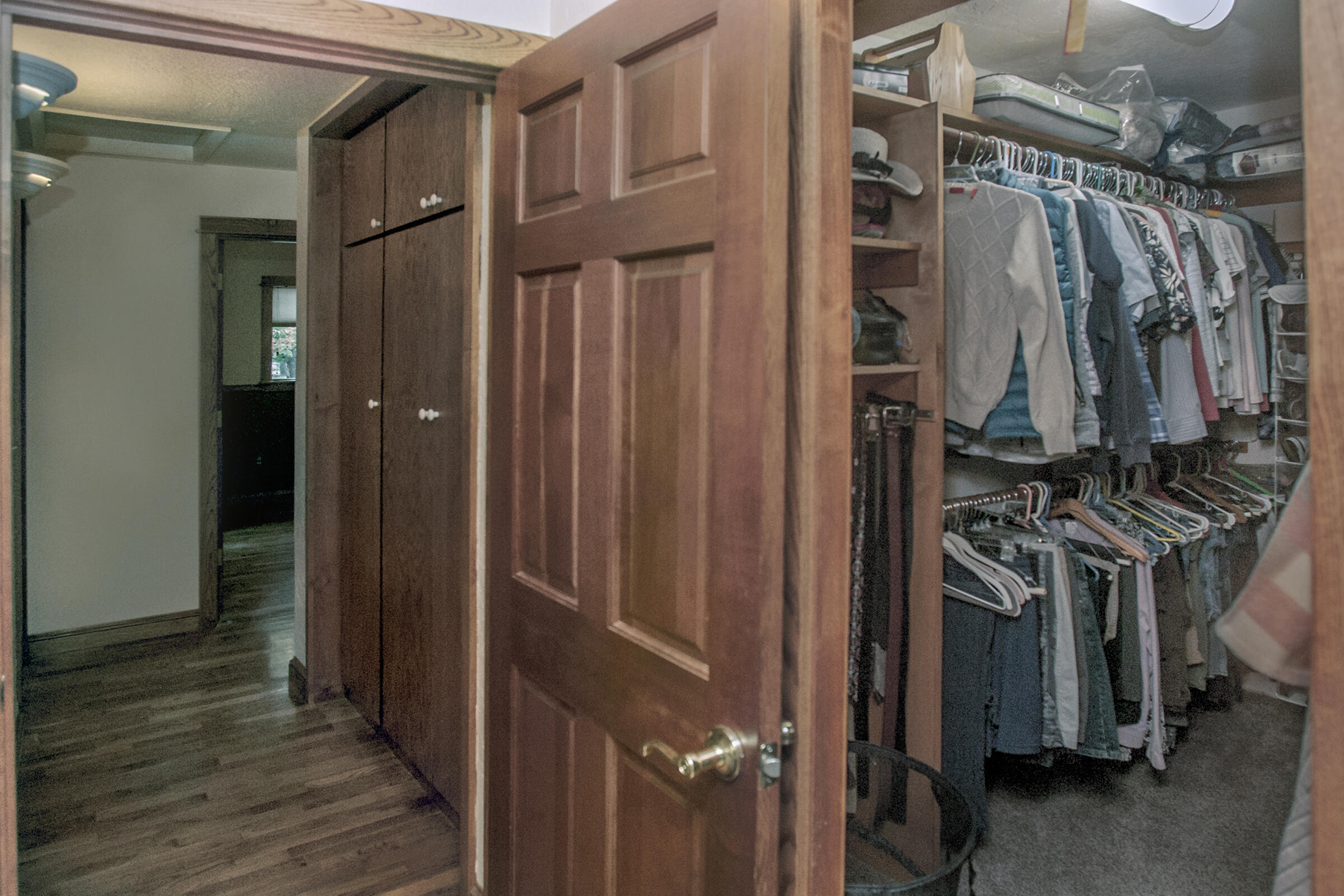 6554 Pioneer Road Medford, OR 97501 - Photo 28 of 50 Primary suite