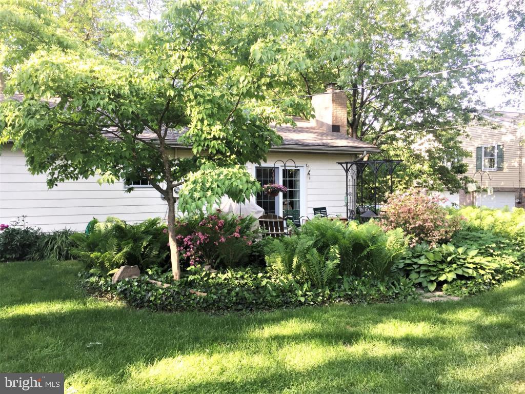 318 East Oregon Road Lititz, PA 17543 - Photo 6 of 38