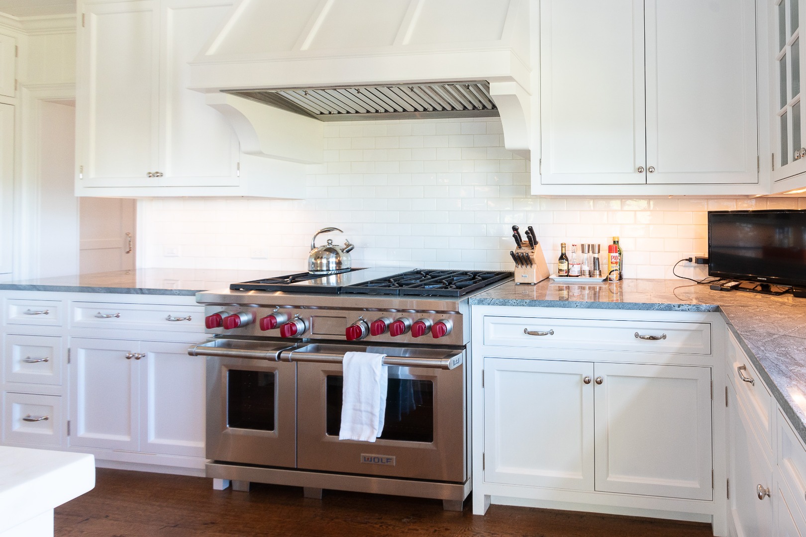 14 Gosnold Road Nantucket, MA 02554 - Photo 9 of 39 Gallery Image 9