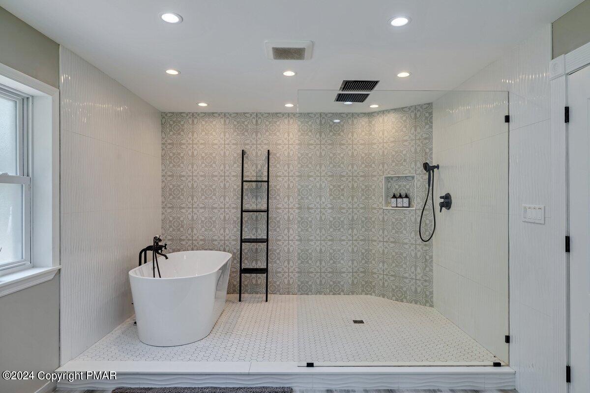 2175 Longview Drive Bushkill, PA 18324 - Photo 19 of 50 a white bath tub sitting next to a white sink