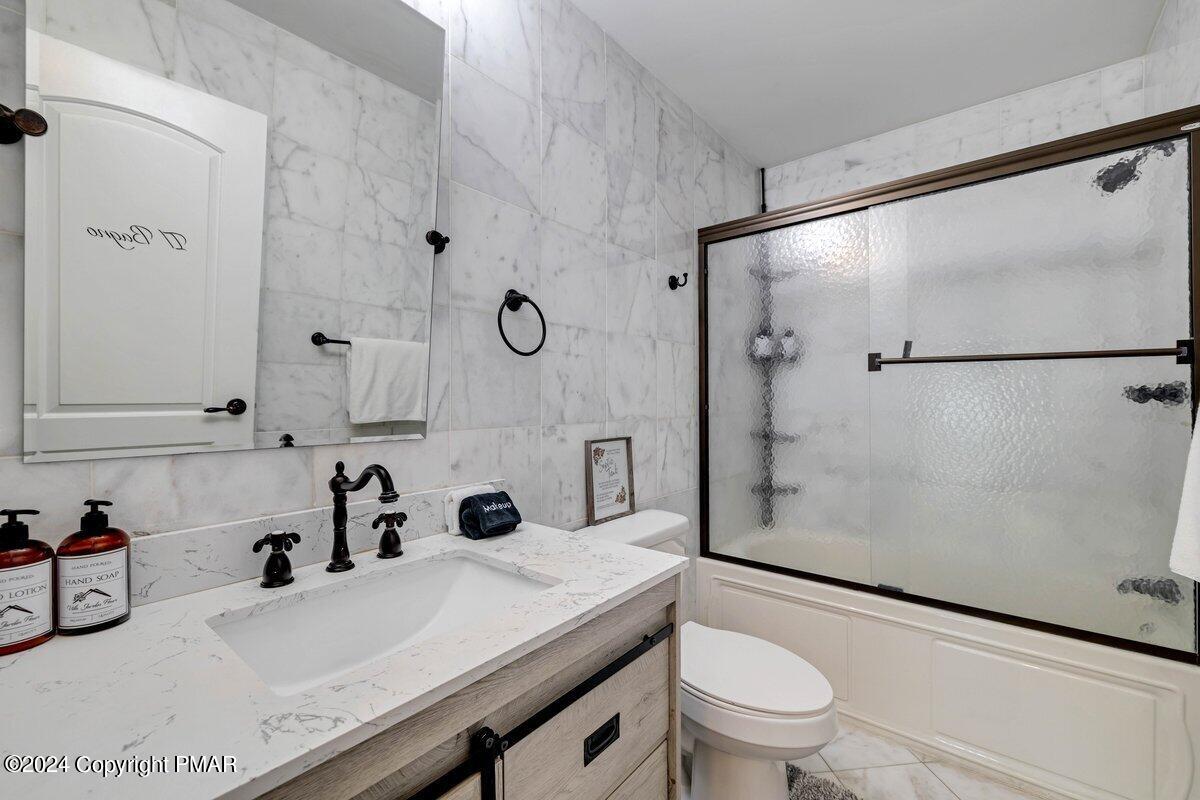 2175 Longview Drive Bushkill, PA 18324 - Photo 25 of 50 a bathroom with a sink toilet and shower
