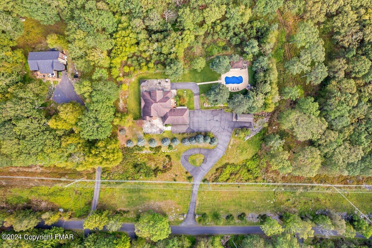 2175 Longview Drive Bushkill, PA 18324 - Photo 3 of 50