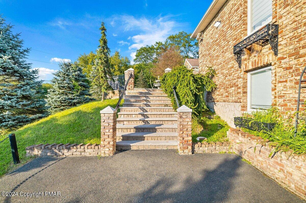 2175 Longview Drive Bushkill, PA 18324 - Photo 4 of 50 a view of a pathway with a garden