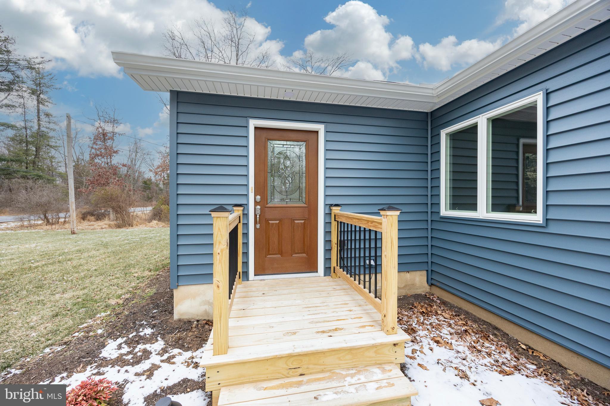 5816 Upper Ridge Road Pennsburg, PA 18073 - Photo 40 of 71 Front door