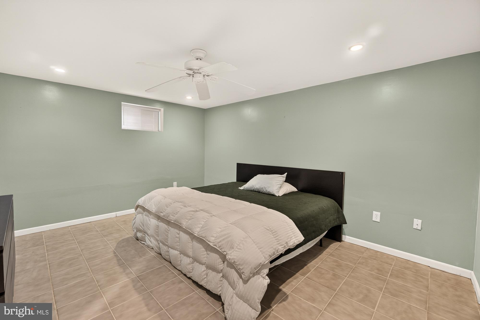 10202 Leslie Street Silver Spring, MD 20910 - Photo 32 of 44 Room on bottom level