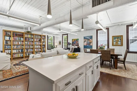 $3,200,000 | 64 Wallacks Drive, Stamford, CT 06902