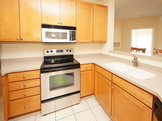 1713 Basildon Road Mount Pleasant, SC 29466 - Photo 4 of 28 Kitchen