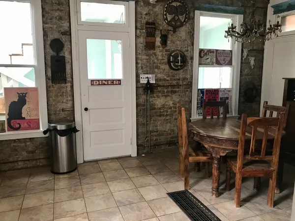 $4,500 | 2113 West Walton Street, Chicago, IL 60622