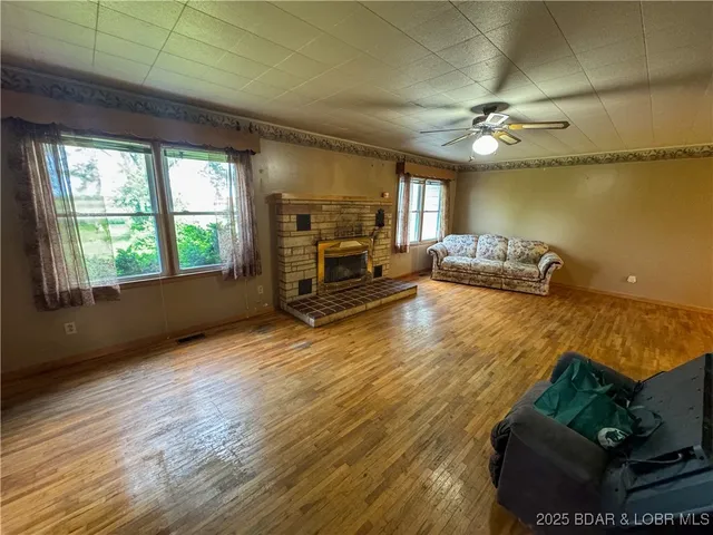 $423,900 | 15794 Hwy D, Versailles, MO 65084