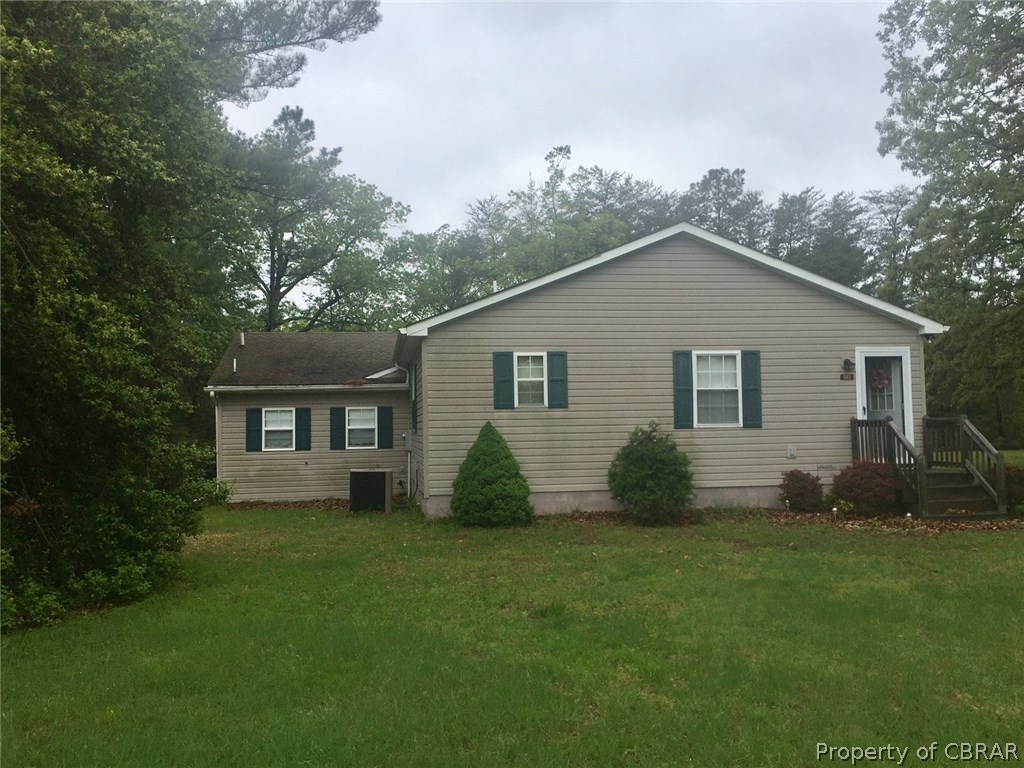 593 Plainview Road Topping, VA 23169 - Photo 2 of 20 View of home as you drive up to the residence