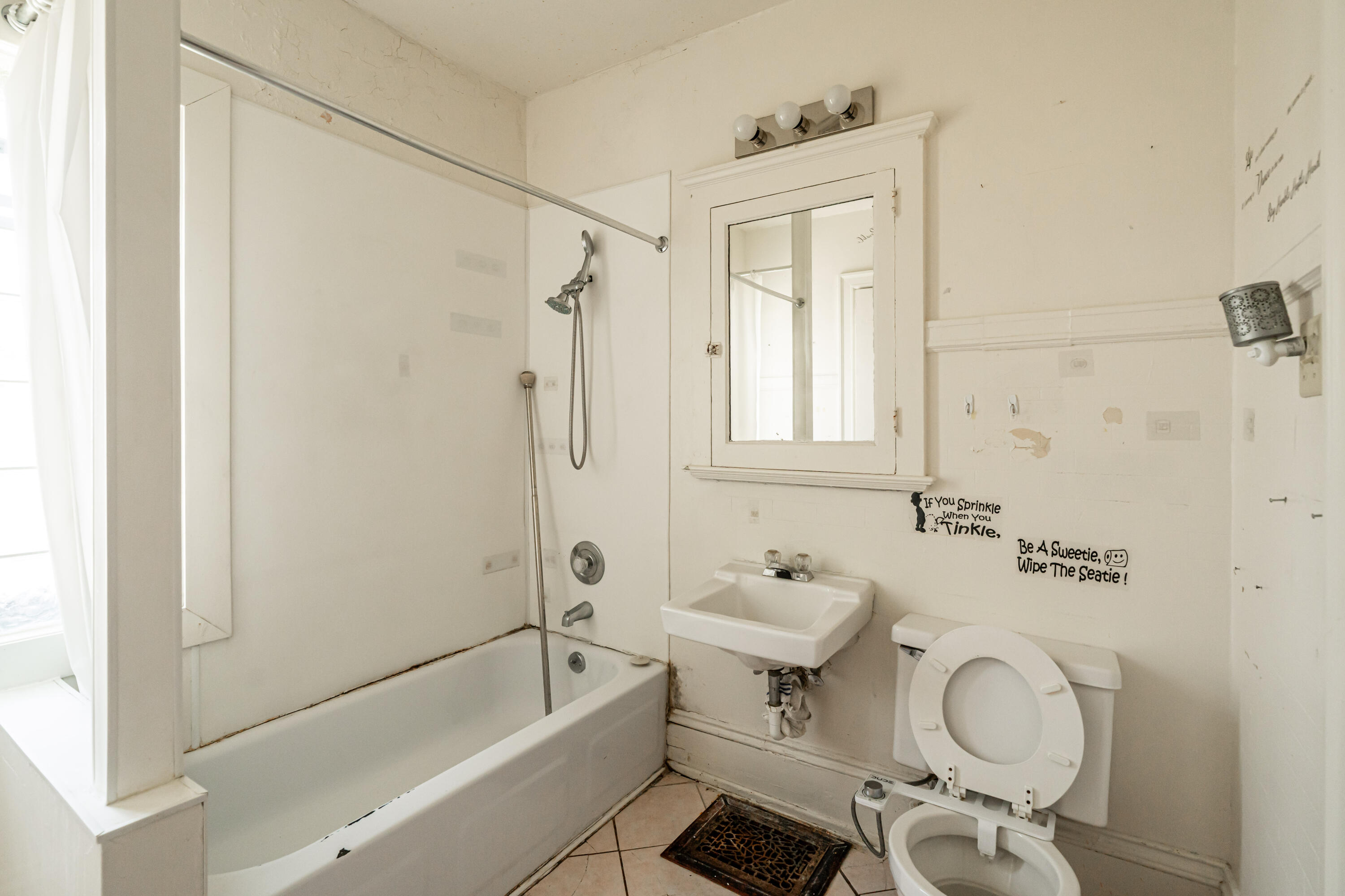 2043 North 28th Street Milwaukee, WI 53208 - Photo 20 of 42 DSC08124