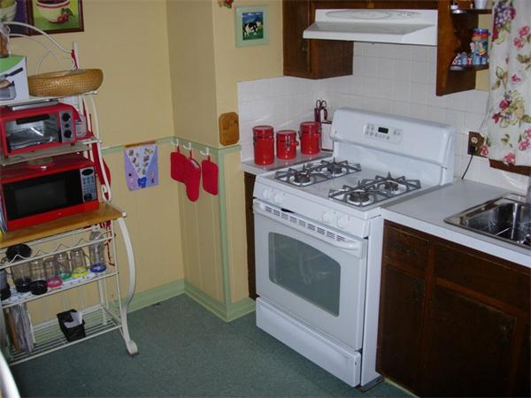 244 East Street Springfield, MA 01104 - Photo 5 of 17 Gallery Image 5