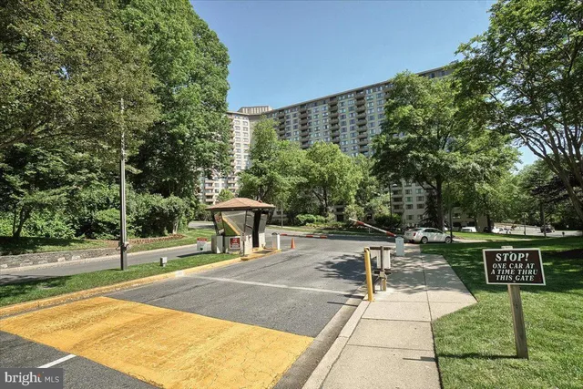 $2,250 | 5225 Pooks Hill Road, Unit 1816N, Bethesda, MD 20814
