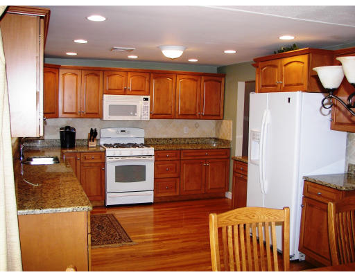 476 Old Post Road Walpole, MA 02081 - Photo 3 of 19 Gallery Image 3