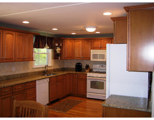 476 Old Post Road Walpole, MA 02081 - Photo 4 of 19 Gallery Image 4