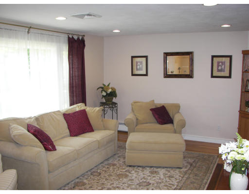 476 Old Post Road Walpole, MA 02081 - Photo 5 of 19 Gallery Image 5