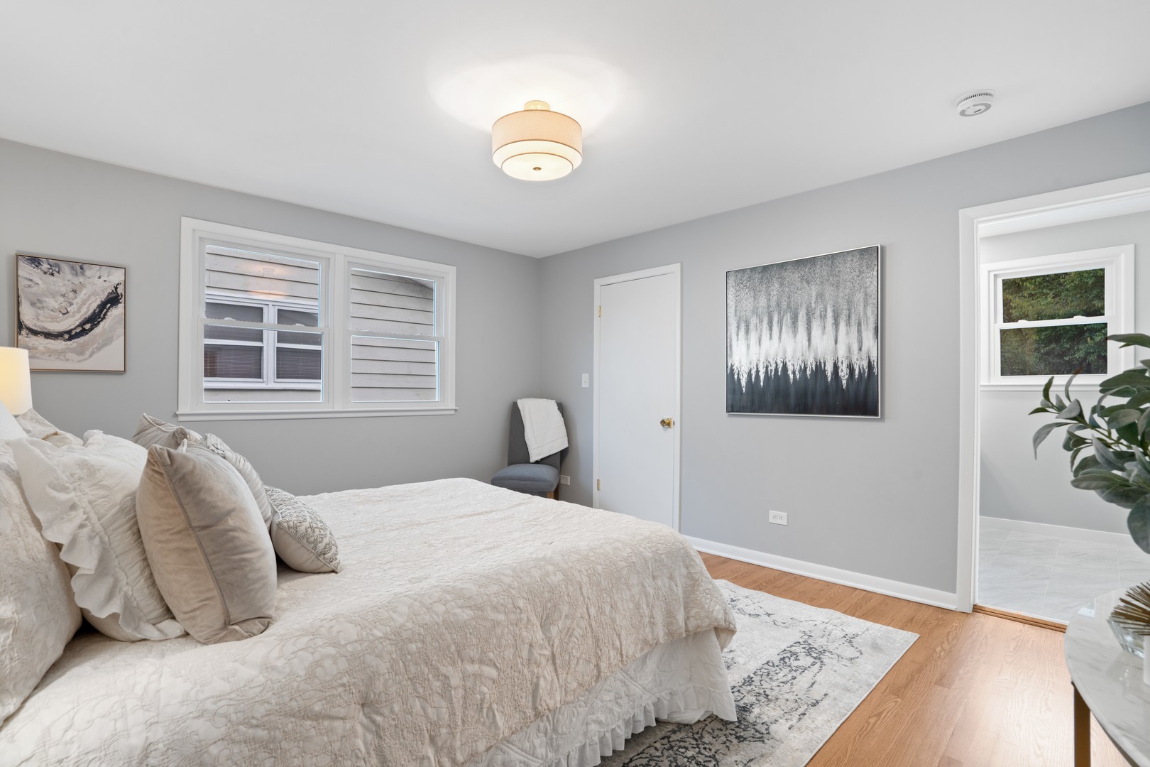 215 45th Street Western Springs, IL 60558 - Photo 26 of 46 a bedroom with a large bed and a window