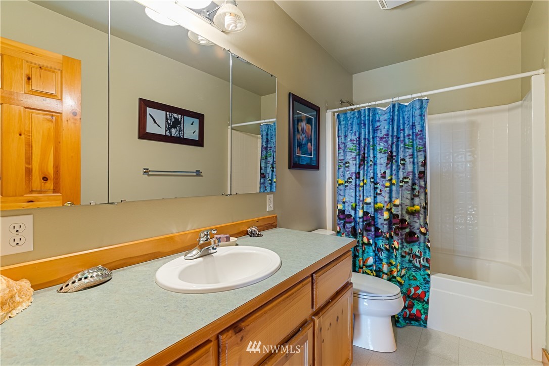 2693 Lindsay Road Everson, WA 98247 - Photo 27 of 40 a bathroom with a sink a mirror and a toilet