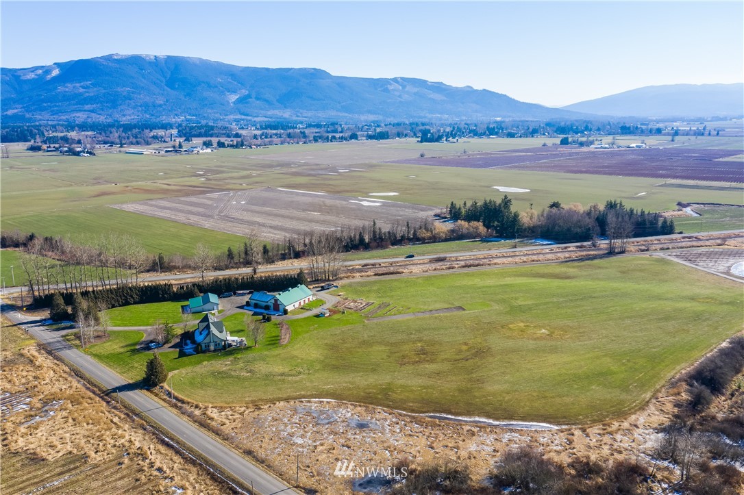 2693 Lindsay Road Everson, WA 98247 - Photo 39 of 40 a view of a lake with a mountain