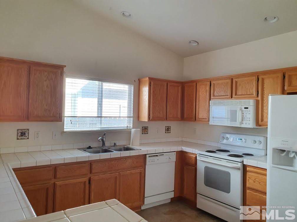 2180 Snow Drift Road Fernley, NV 89408 - Photo 8 of 18 Photo 8