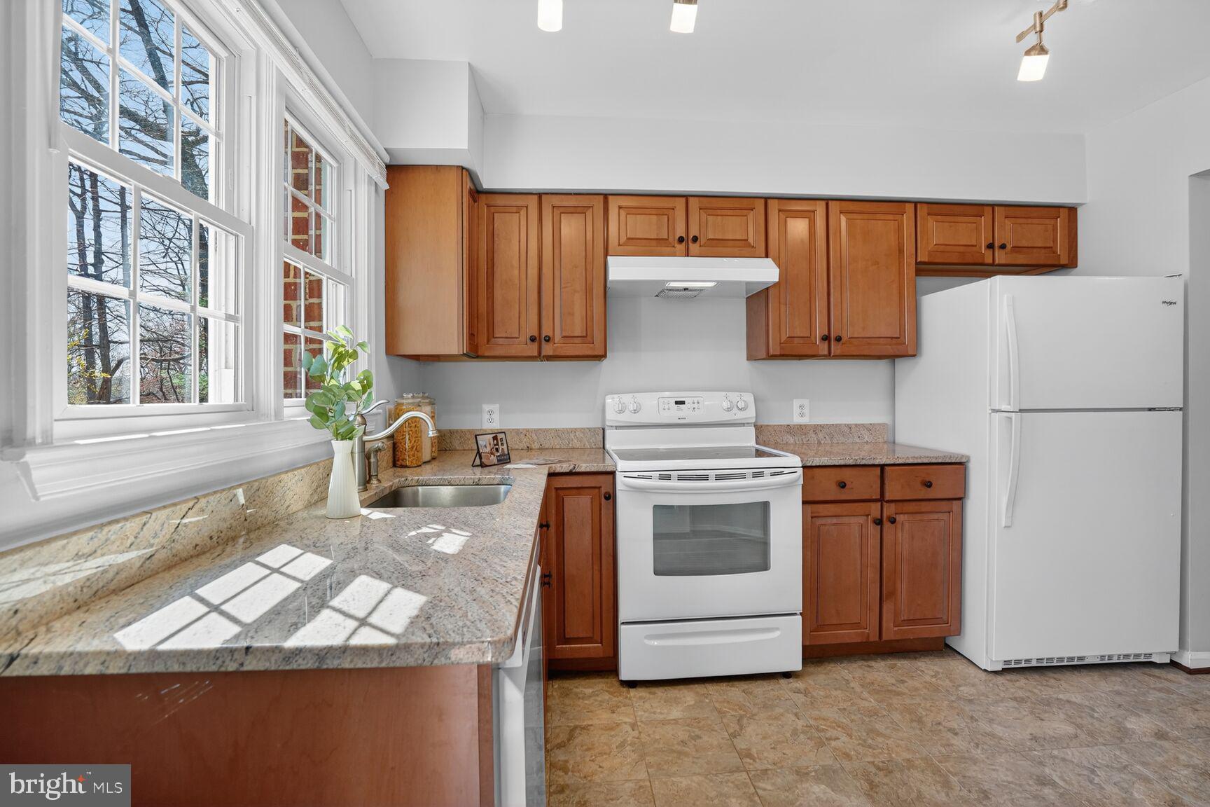 11116 Beaver Trail Court, Unit 11116 Reston, VA 20191 - Photo 11 of 28 a kitchen with stainless steel appliances granite countertop a sink stove and refrigerator