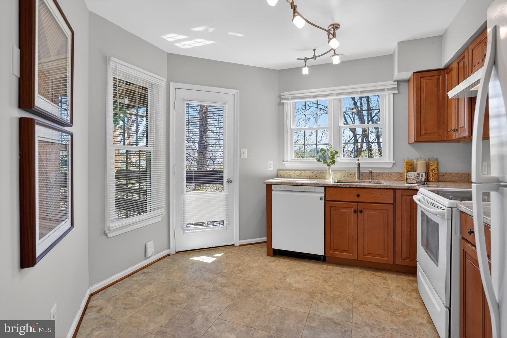 11116 Beaver Trail Court, Unit 11116 Reston, VA 20191 - Photo 15 of 28 a kitchen with a sink stove and cabinets