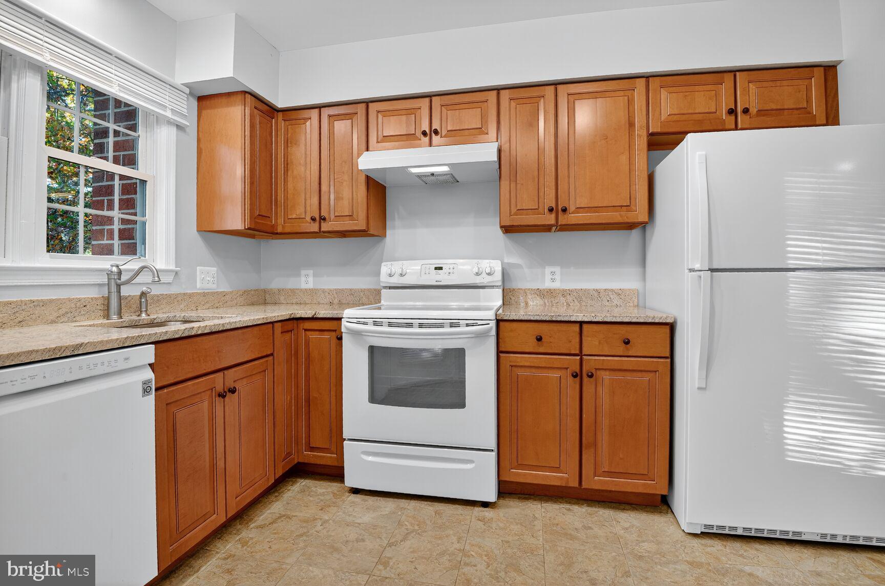 11116 Beaver Trail Court, Unit 11116 Reston, VA 20191 - Photo 4 of 14 Kitchen