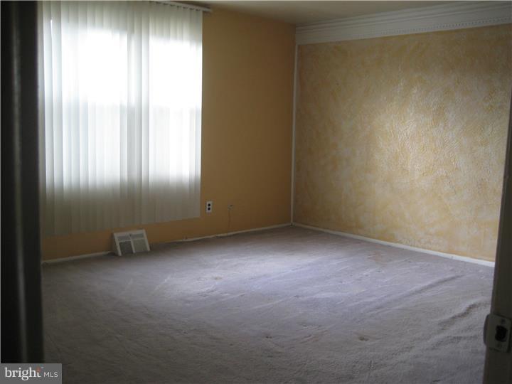 9955 Wingtip Road Philadelphia, PA 19115 - Photo 8 of 22 Family Room