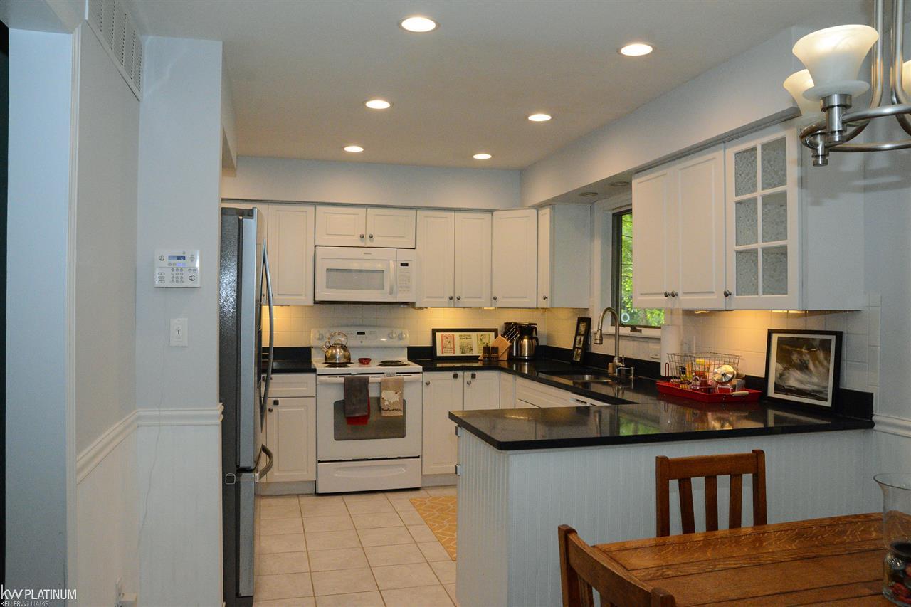 2650 Mohawk Lane Rochester Hills, MI 48306 - Photo 14 of 35