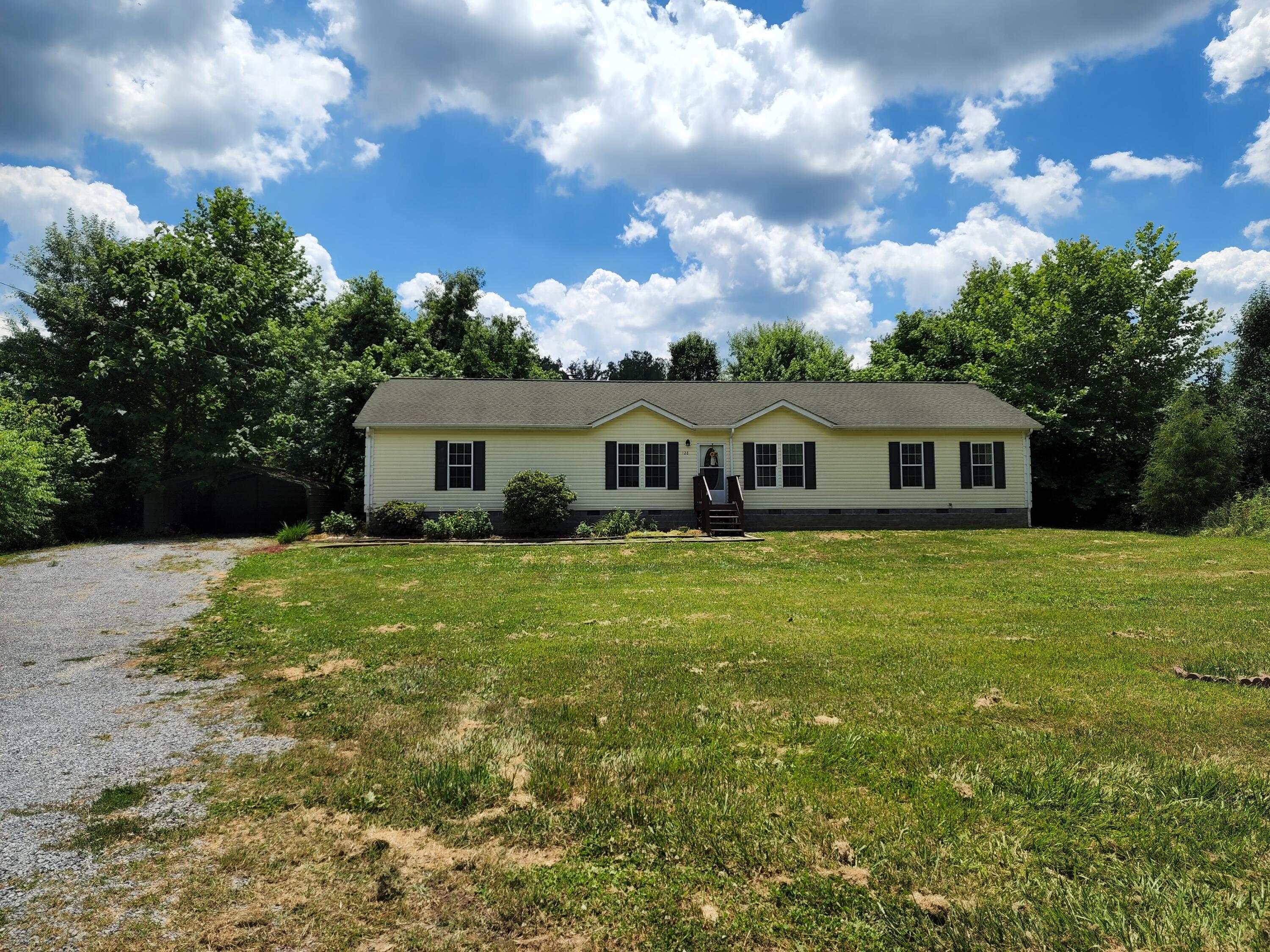 128 H Heaton Road Elizabethton, TN 37643 - Photo 2 of 23 20220623_140031