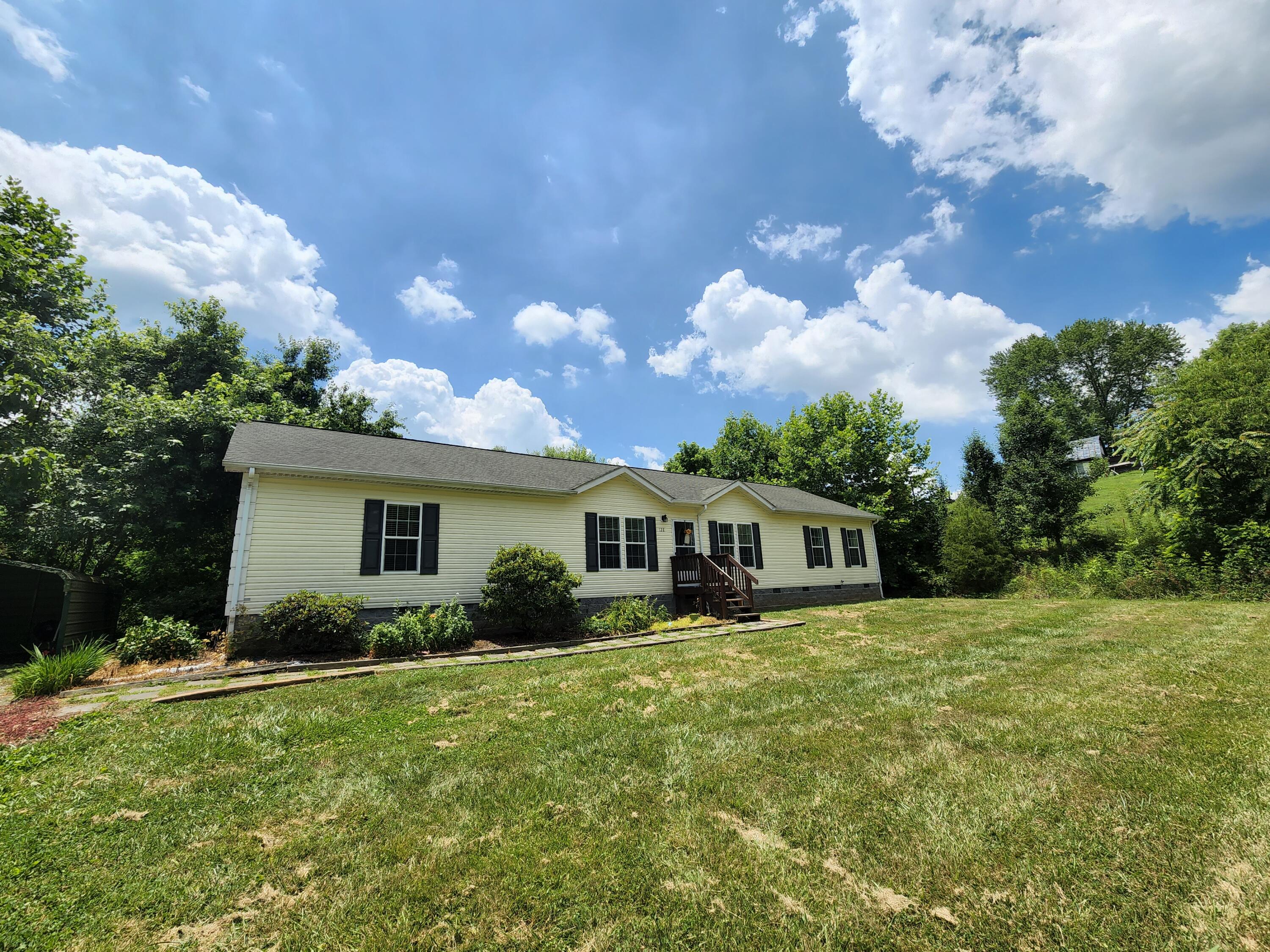 128 H Heaton Road Elizabethton, TN 37643 - Photo 3 of 23 20220623_132626