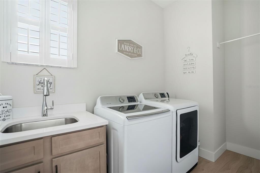 9013 Mississippi Run Weeki Wachee, FL 34613 - Photo 43 of 99 a utility room with sink dryer and washer