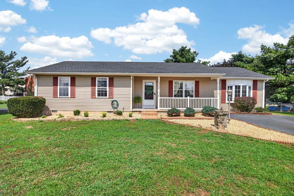 7 Featherstone Drive Lyndhurst, VA 22952 - Photo 1 of 66