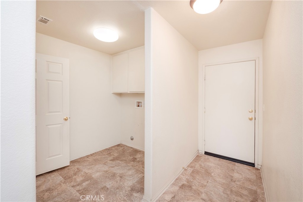 21189 Colombard Way Apple Valley, CA 92308 - Photo 31 of 48 a view of hallway