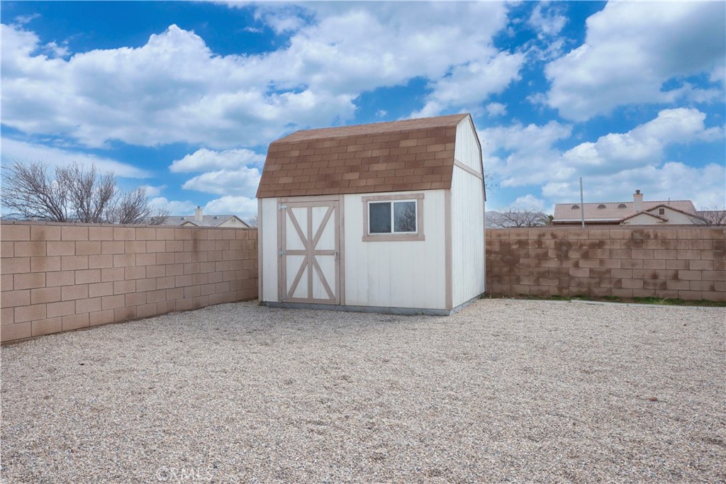 21189 Colombard Way Apple Valley, CA 92308 - Photo 45 of 48 a view of a terrace