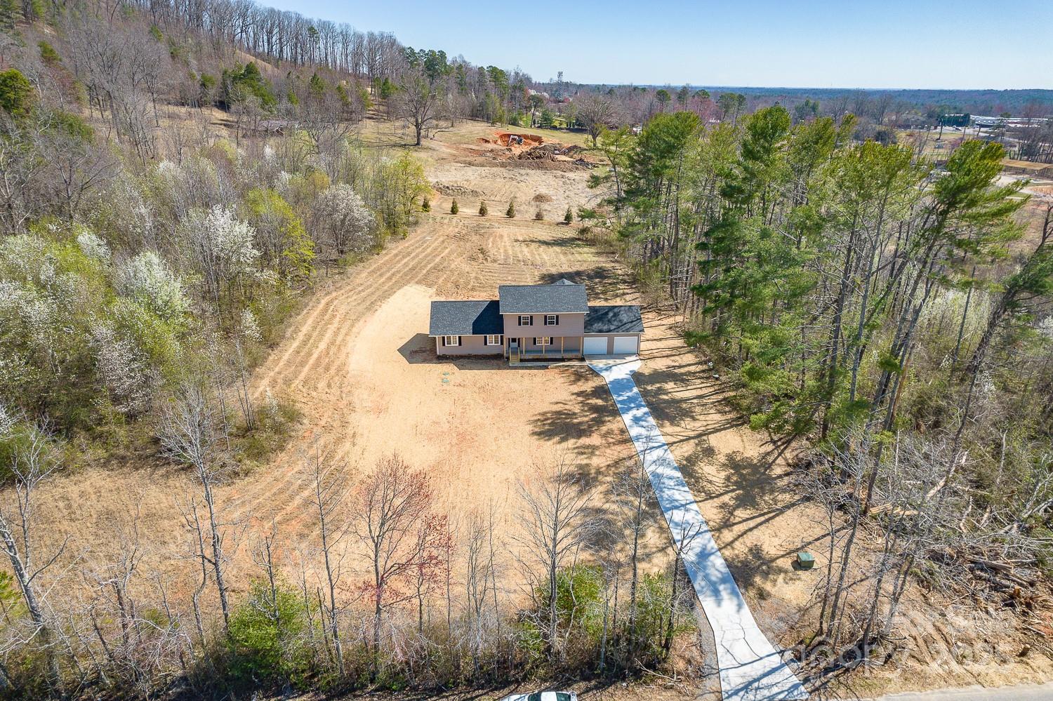 3424 Walker Circle Lenoir, NC 28645 - Photo 2 of 38
