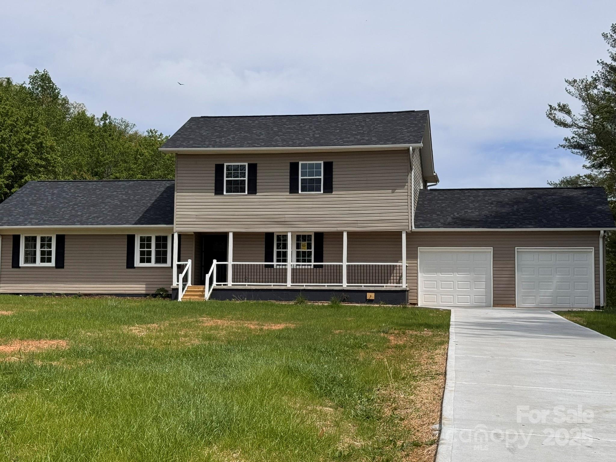 3424 Walker Circle Lenoir, NC 28645 - Photo 4 of 38 front view of a house with a yard