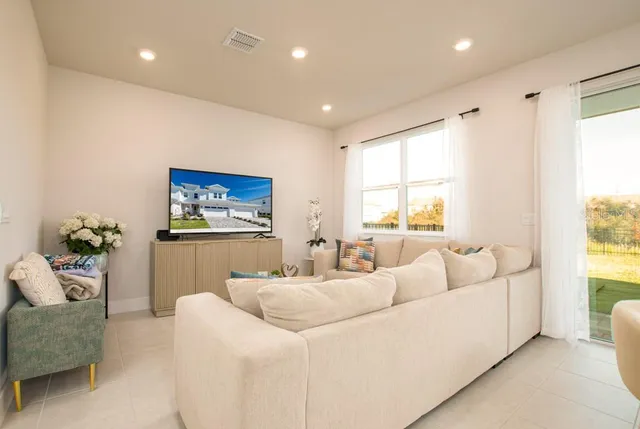 $2,599 | 31885 Anchor Pt Drive, Wesley Chapel, FL 33545