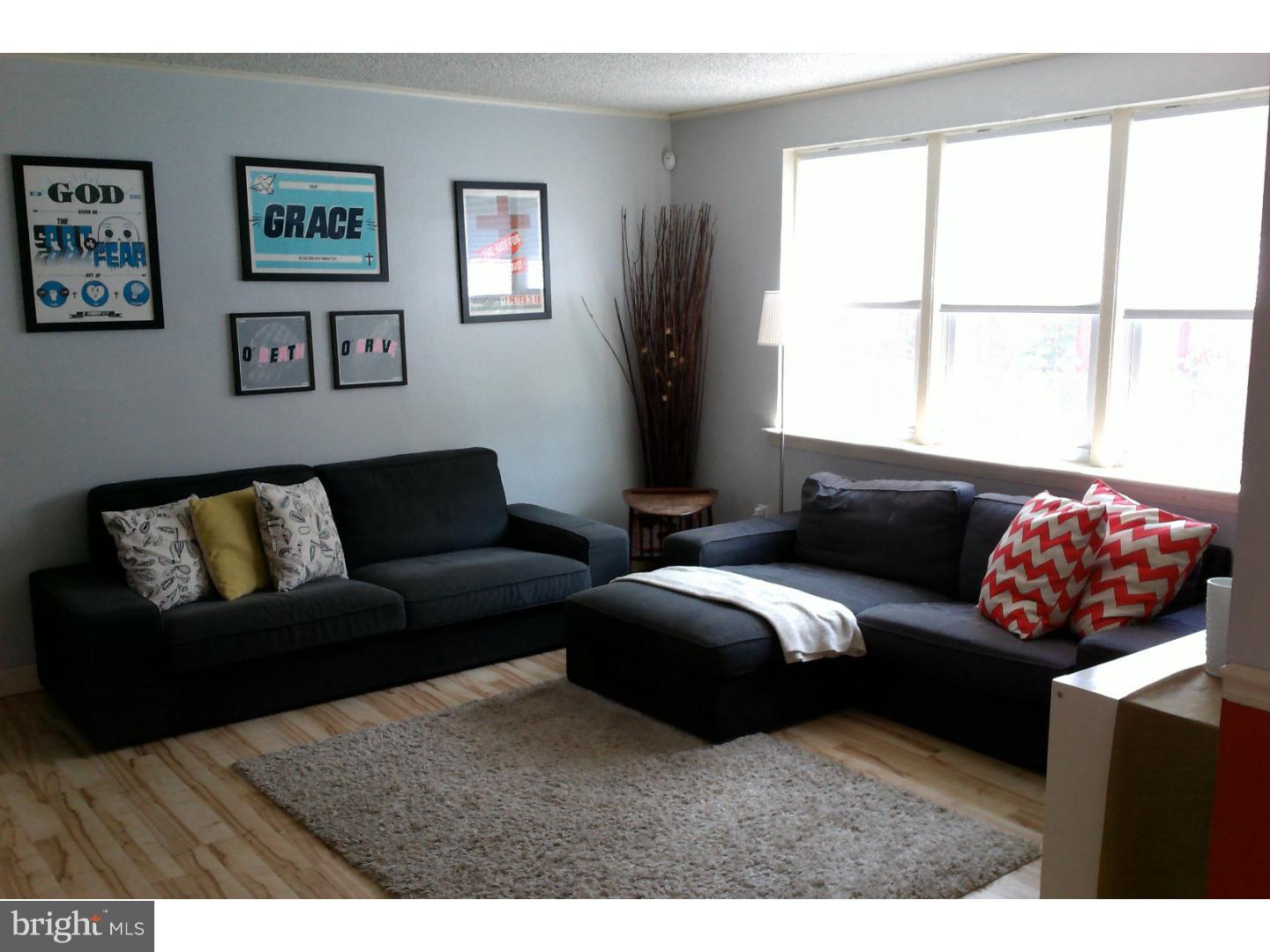 9203 Exeter Road Philadelphia, PA 19114 - Photo 2 of 17 Living Room
