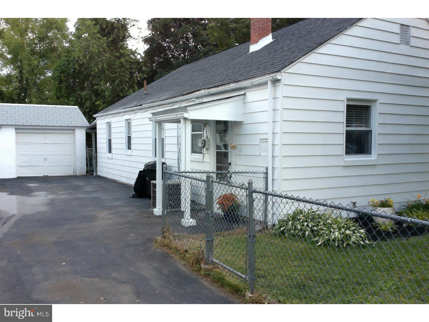 9203 Exeter Road Philadelphia, PA 19114 - Photo 13 of 17 Driveway