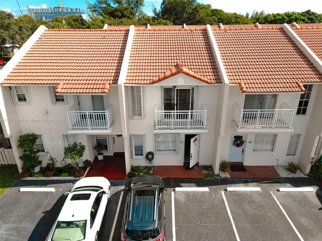 $2,600 | 2050 Northeast 140th Street, Unit 21, North Miami Beach, FL 33181